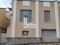 Casa no centro com garagem