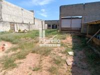 Casa com área Comercial e Terreno