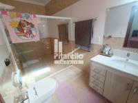 Casa com área Comercial e Terreno