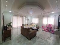 Casa com área Comercial e Terreno