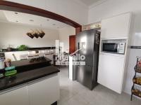 Casa com área Comercial e Terreno