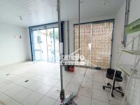 Casa com área Comercial e Terreno