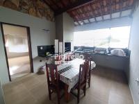 Casa com área Comercial e Terreno