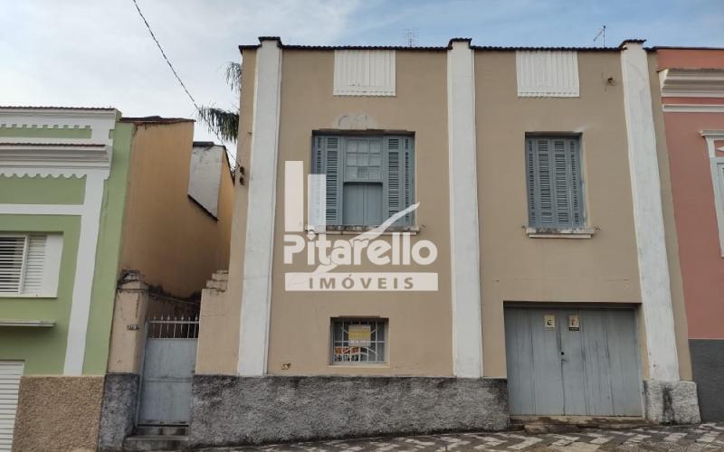 Casa no centro com garagem