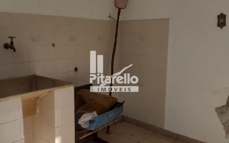 Casarão no Centro de Amparo