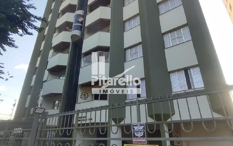 Apartamento no Centro com duas vagas