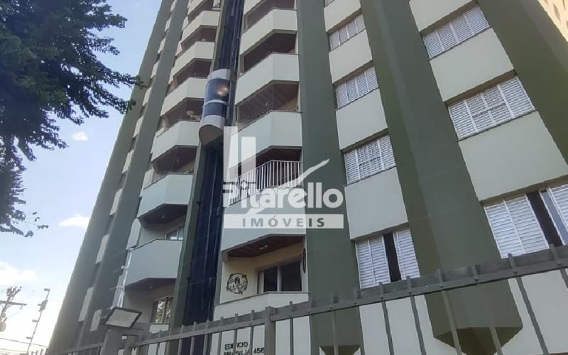 Apartamento no Centro com duas vagas