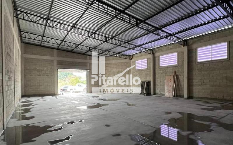 Barracão no Portal das Águas