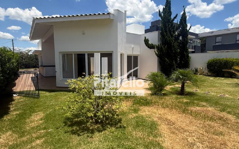 Casa - Cond Alto Padrão
