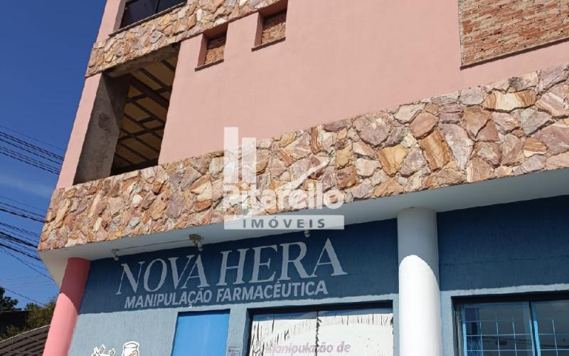 Casa com área Comercial e Terreno
