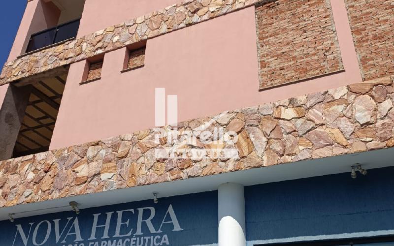 Casa com área Comercial e Terreno