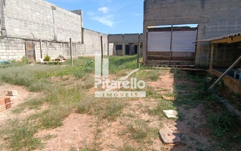 Casa com área Comercial e Terreno