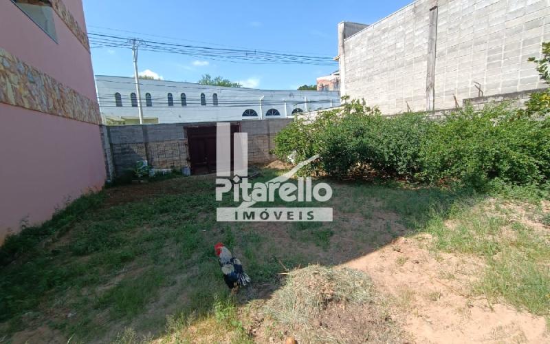 Casa com área Comercial e Terreno