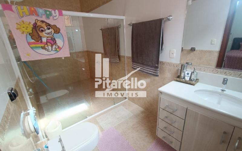 Casa com área Comercial e Terreno
