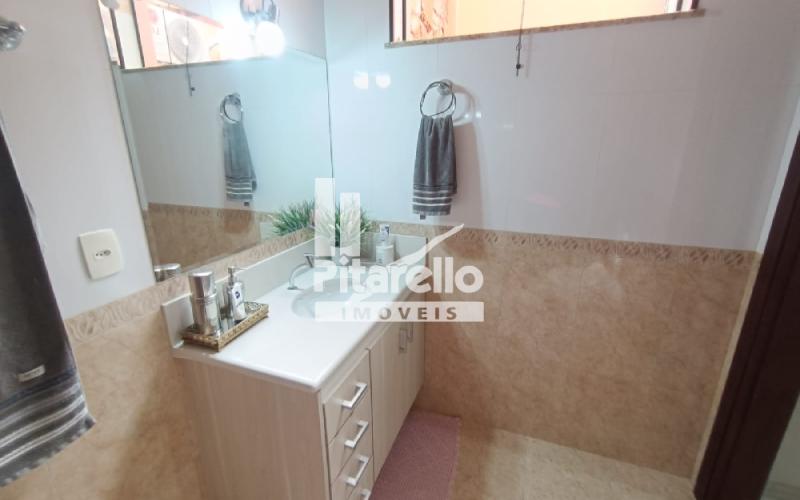 Casa com área Comercial e Terreno