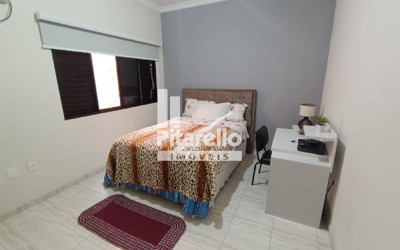 Casa com área Comercial e Terreno