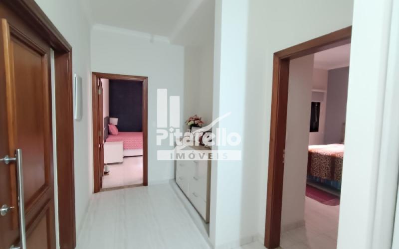 Casa com área Comercial e Terreno