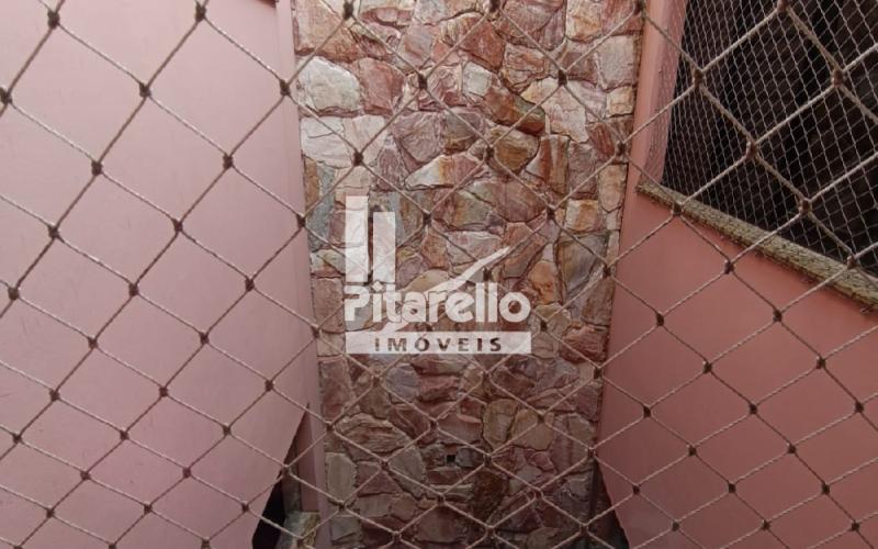 Casa com área Comercial e Terreno