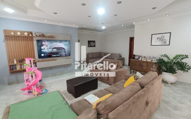 Casa com área Comercial e Terreno