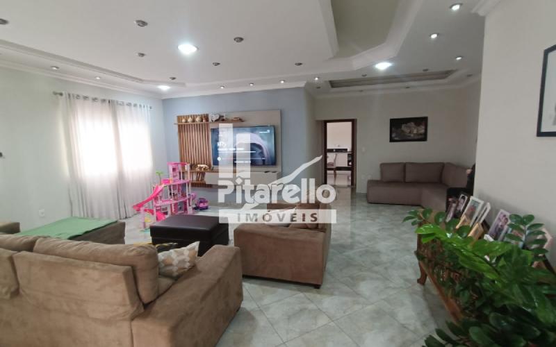 Casa com área Comercial e Terreno