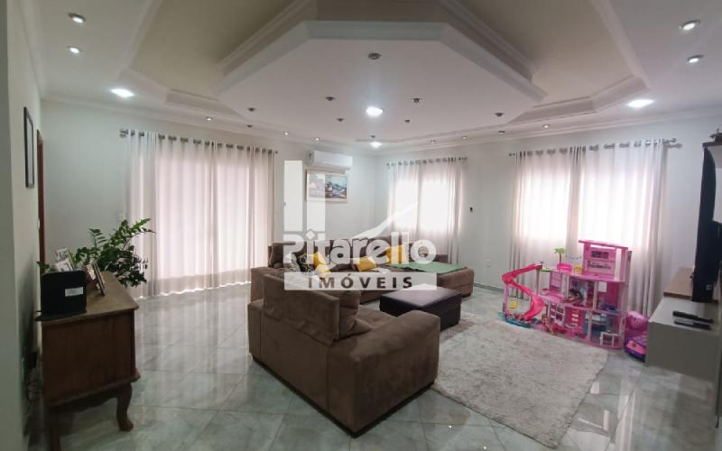 Casa com área Comercial e Terreno