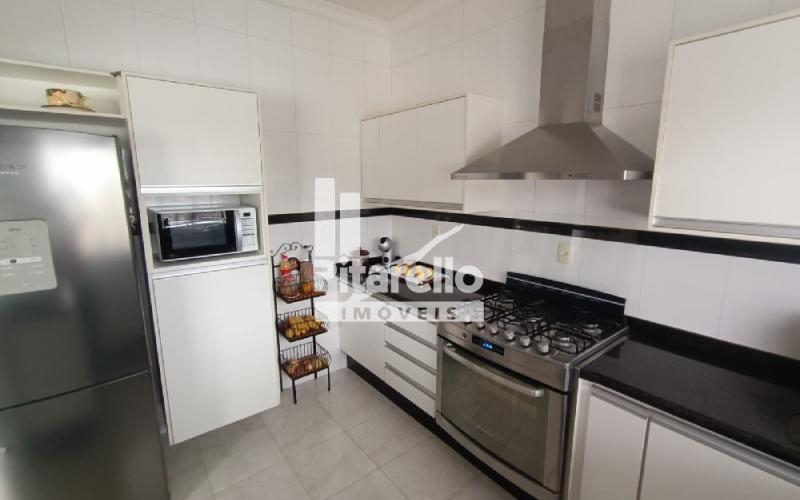 Casa com área Comercial e Terreno
