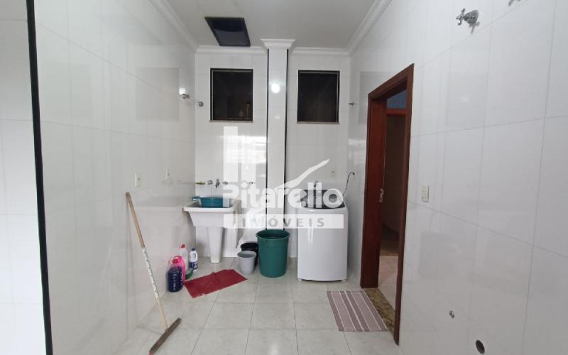 Casa com área Comercial e Terreno