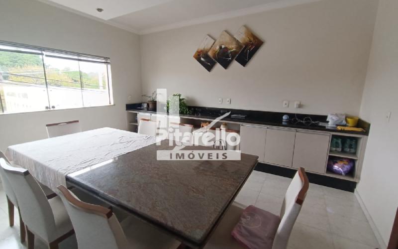 Casa com área Comercial e Terreno