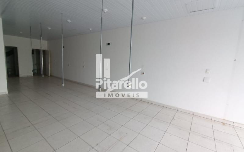 Casa com área Comercial e Terreno