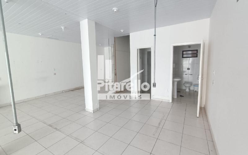 Casa com área Comercial e Terreno