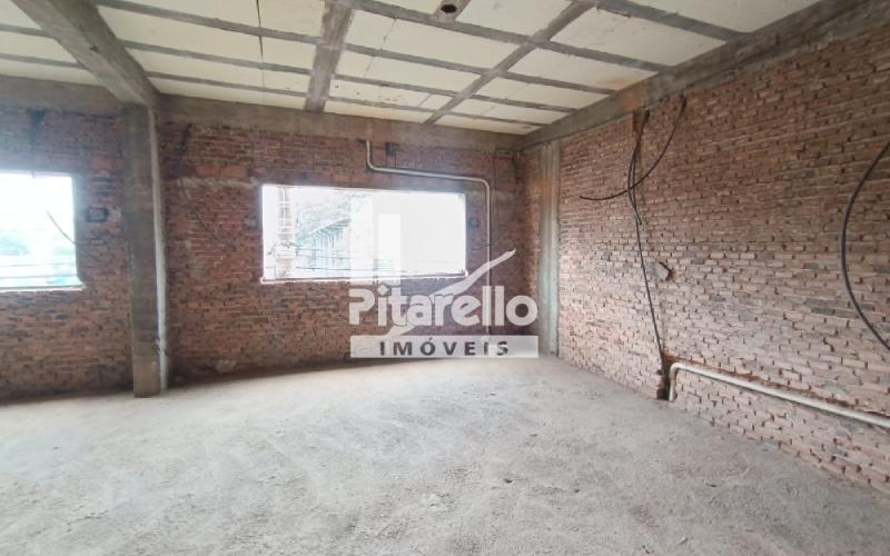 Casa com área Comercial e Terreno