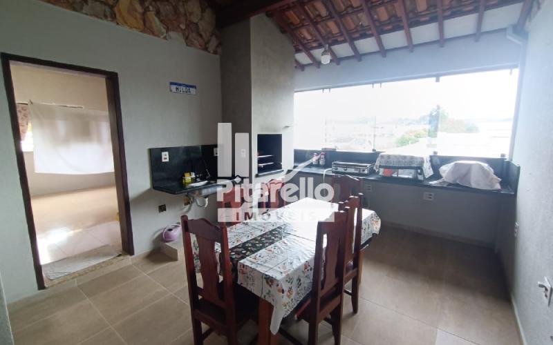 Casa com área Comercial e Terreno