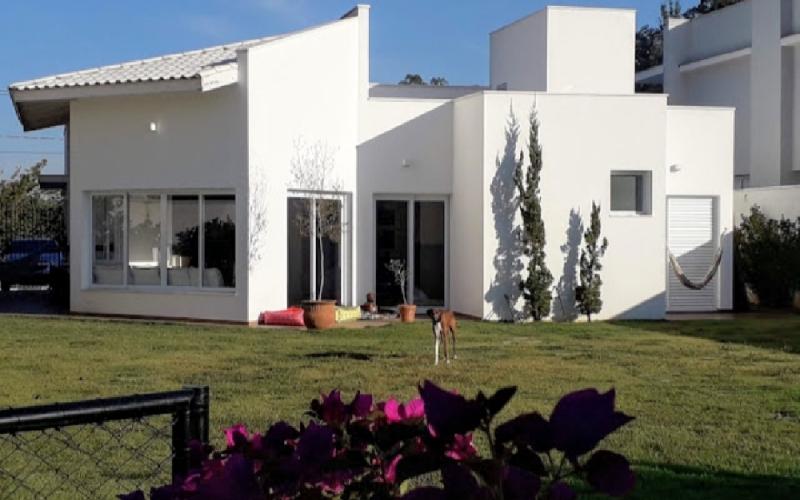 Casa - Cond Alto Padrão