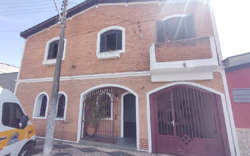 Casa sobrado - Centro