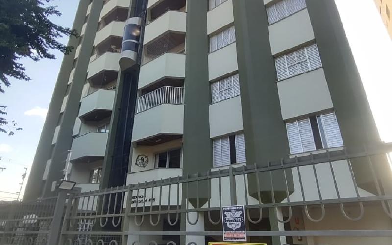 Apartamento no Centro com duas vagas