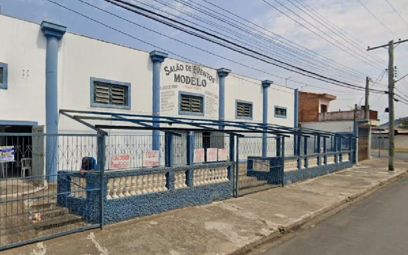 Barração Comercial á venda no Jardim Modelo