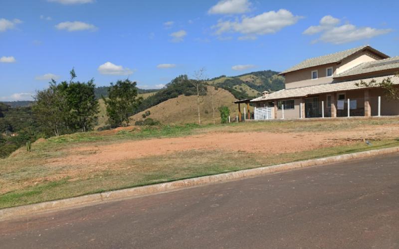 Terreno no Condomínio Santa Rita de Cássia 