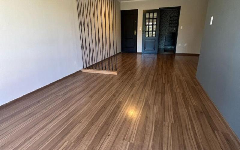 Apartamento reformadíssimo a venda no centro.