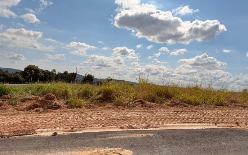 Terreno no Cond. Vitória Régia