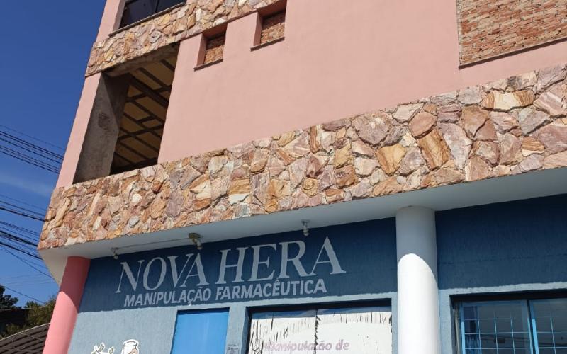 Casa com área Comercial e Terreno